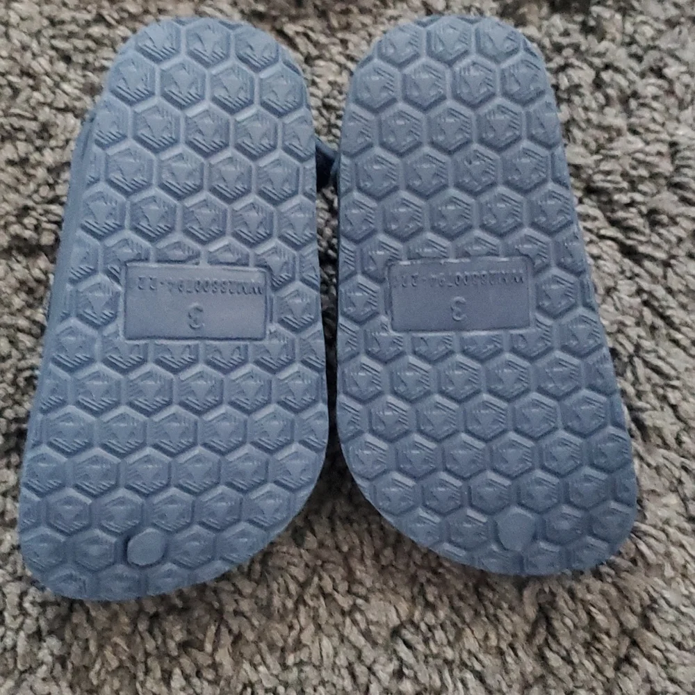Toddler Sandals/Water Shoes Bundle Size Various - Picture 9 of 17